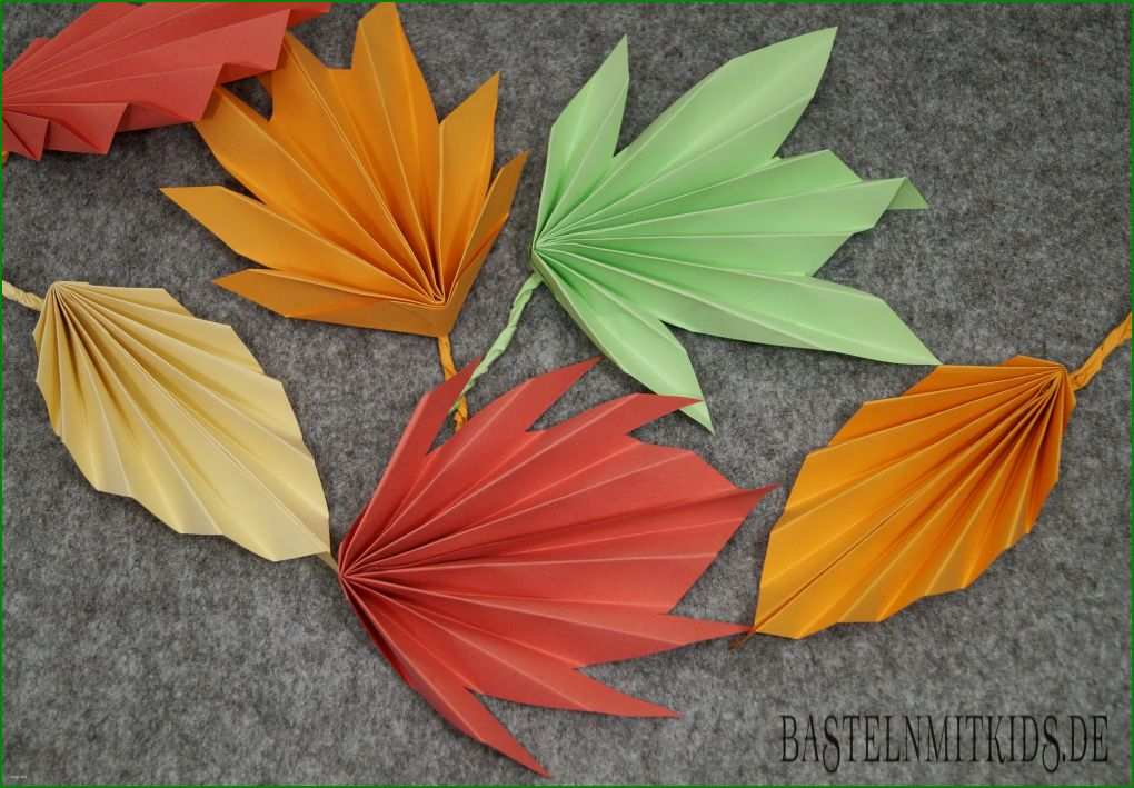 Papier Falten Für Bunte Herbstblätter Basteln Mit Teil Der Herbstdeko Aus Papier Basteln Vorlagen